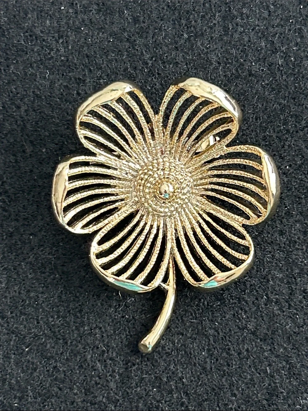 Gold Flower Brooch Pin - Vintage Floral Jewelry
